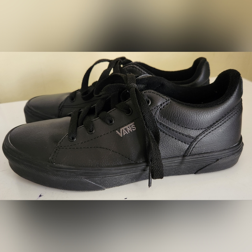 Vans Unisex Kids Seldan School Casual Trainers Black Shoes Sneakers Youth size 4